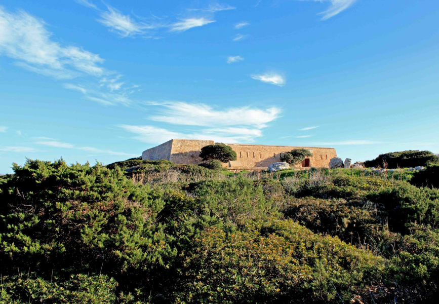 Photograph of the Es Fortí monument in Cala d'Or