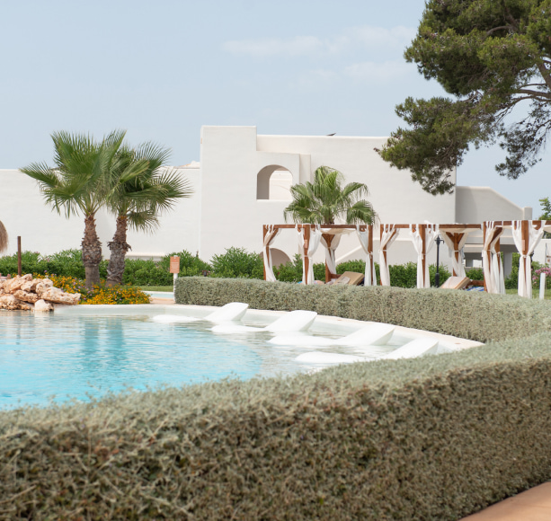 General view of the beautiful pool area, with Balinese beds and submerged sunbeds.