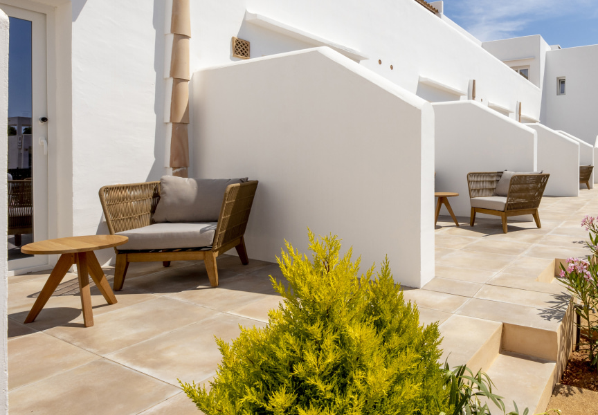 Terraza de la habitación individual, con bonita decoración mediterránea